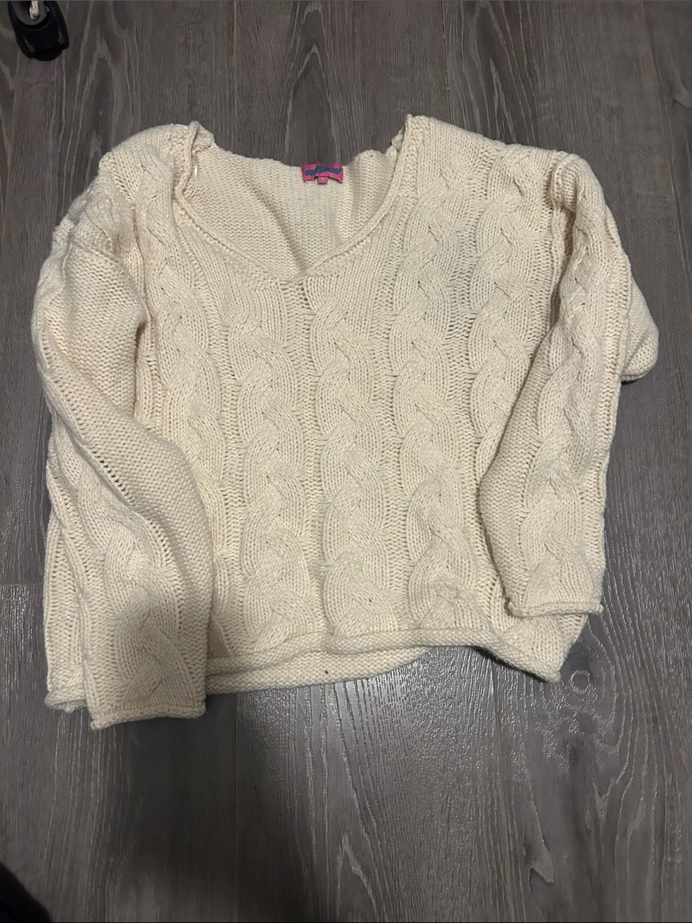 Edikted Cream Cable-Knit V-Neck Sweater